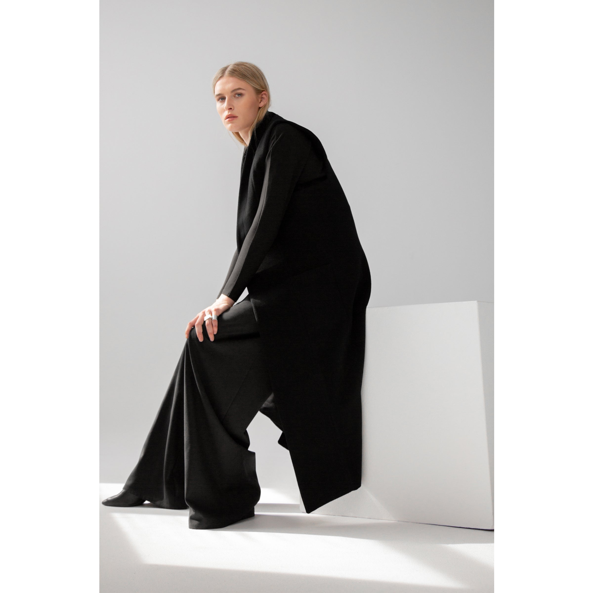 Eagle - Black | Sleeveless long coat – Elisa C-Rossow